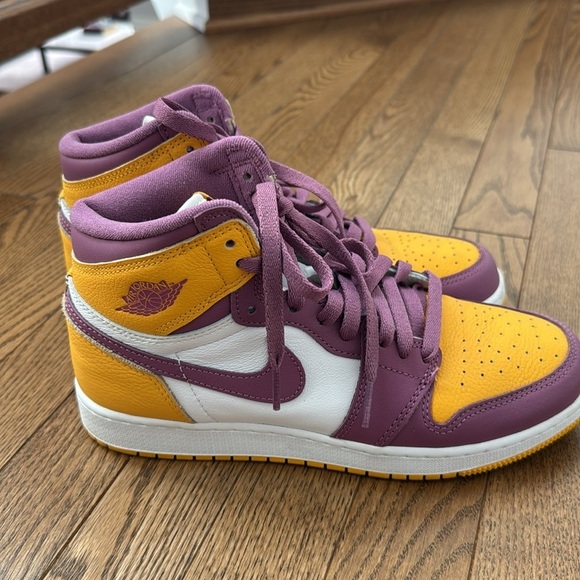 Nike Air Jordan 1 High OG "Brotherhood" sneaker - Picture 6 of 9